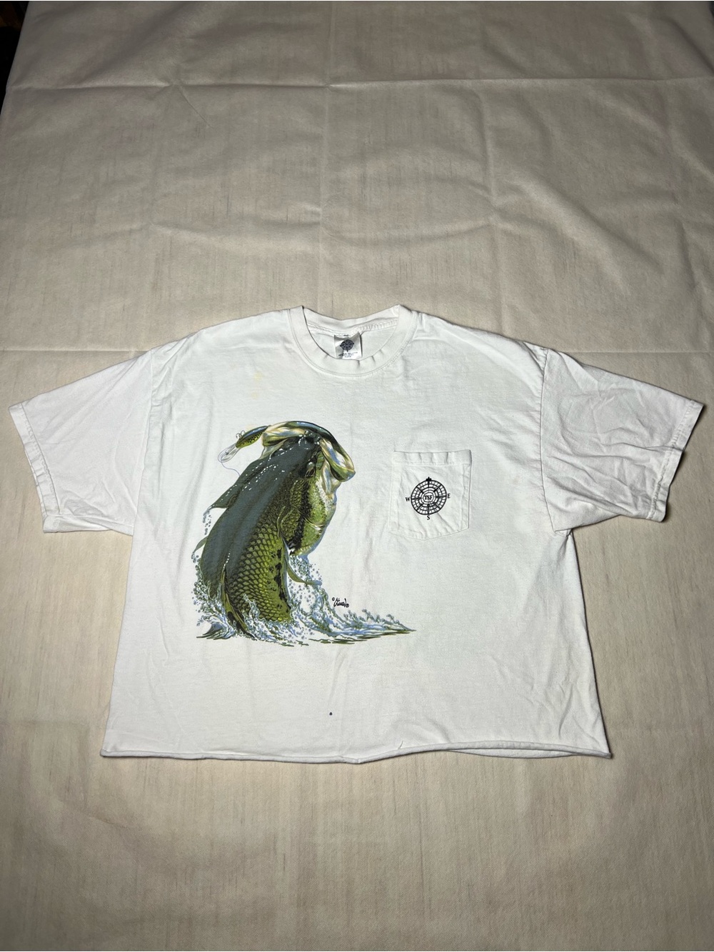 fishing tee with green fish graphic, size XL
